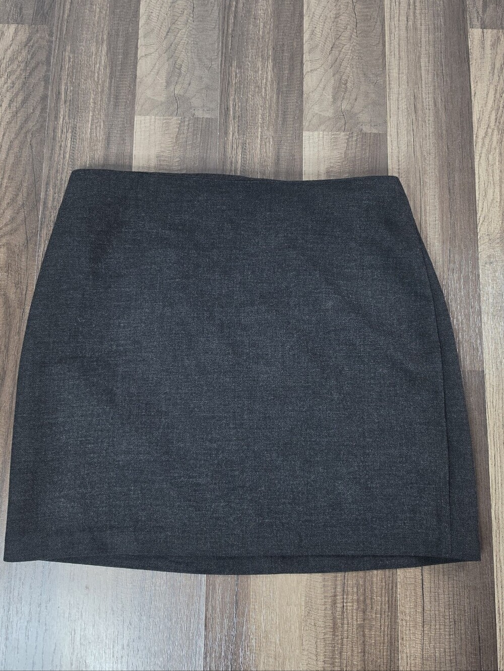 Alice + Olivia Charcoal Gray Textured Mini Skirt Quiet Luxury Contemporary. 6